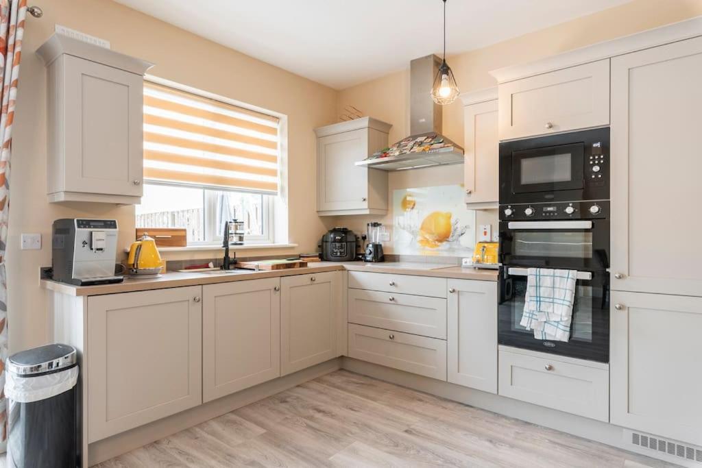 Apartamento Dublin Jacuzzi Escape Exterior foto
